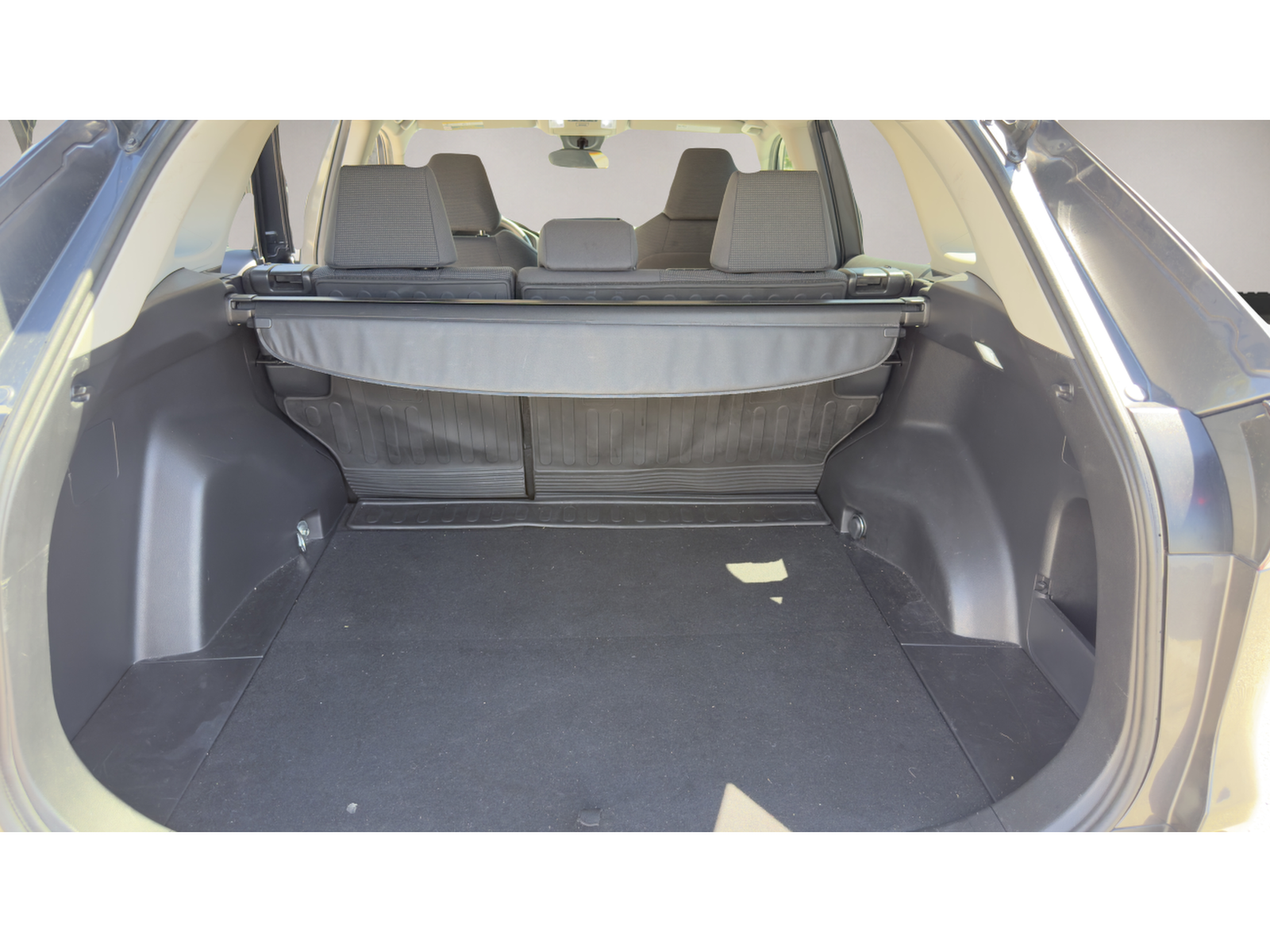 2019 Toyota Rav4 LE — photo 13