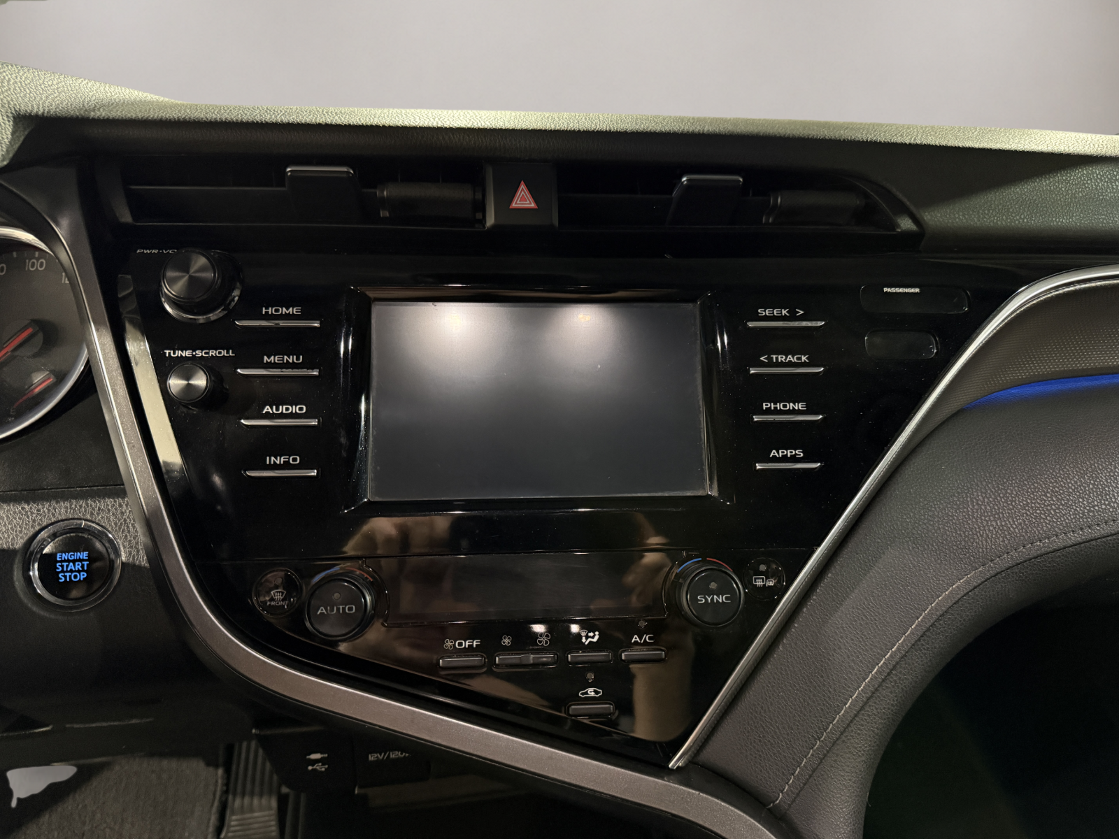 2018 Toyota Camry XSE — photo 19