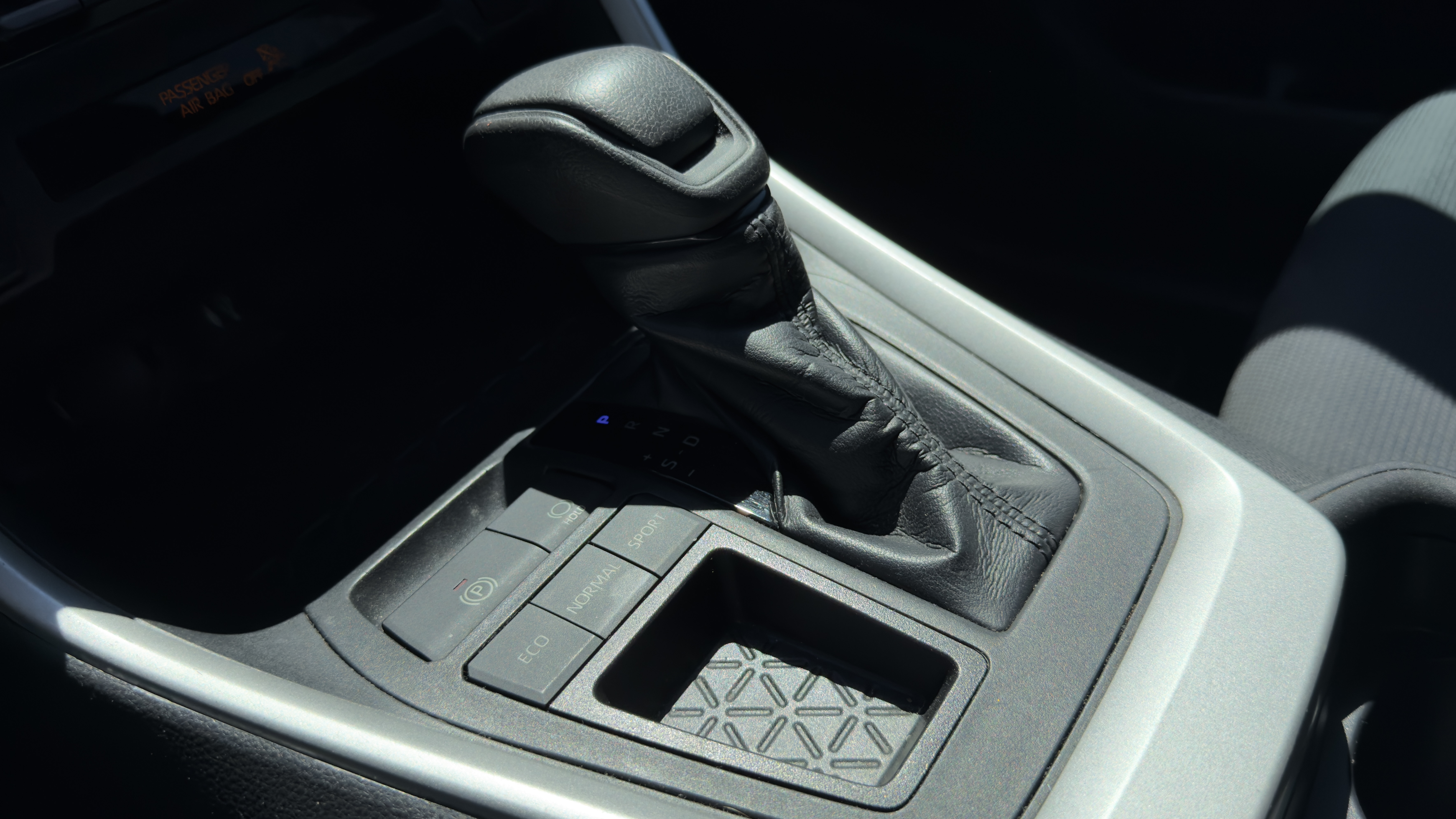 2019 Toyota Rav4 LE — photo 15