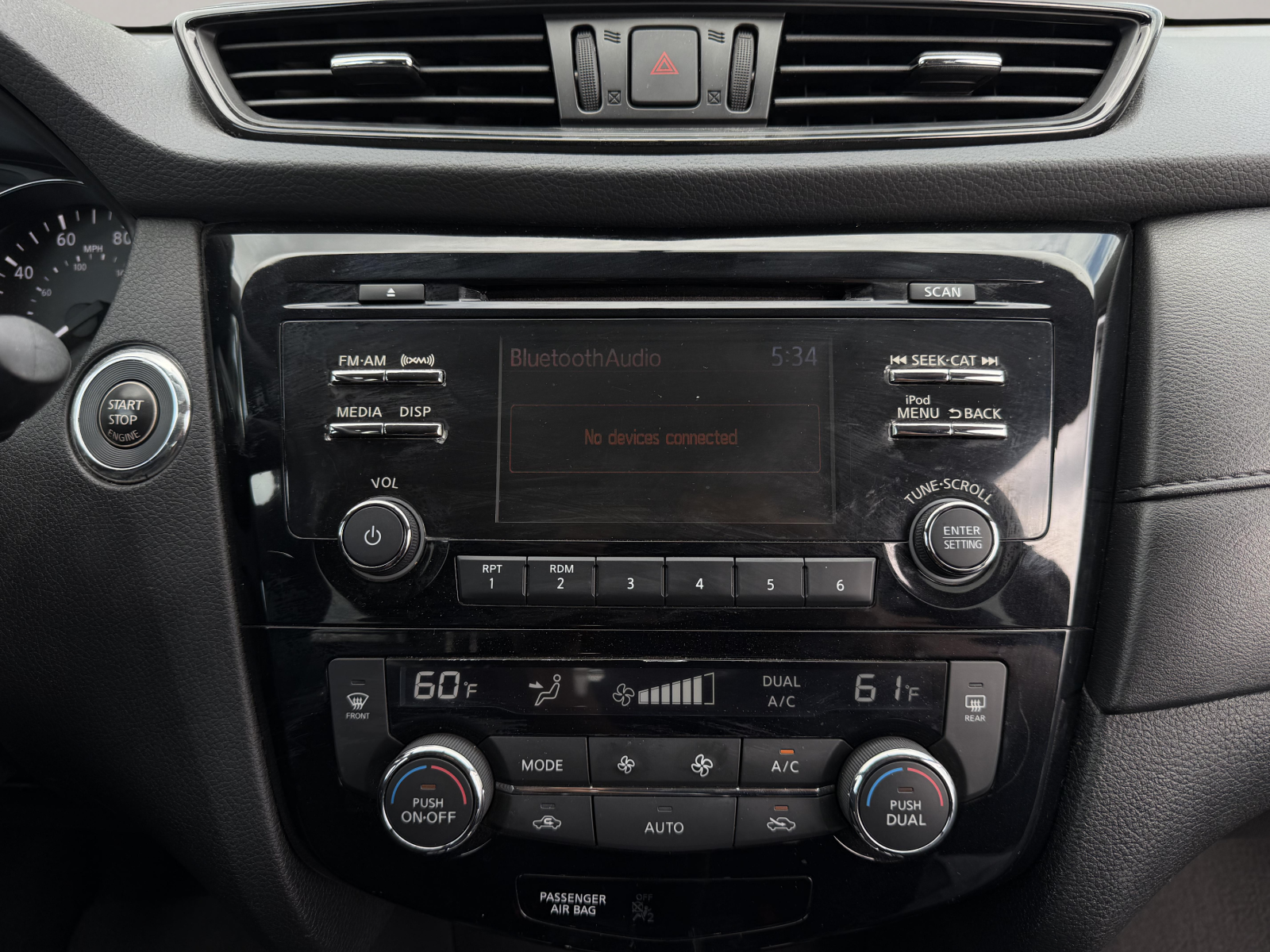 2017 Nissan Rogue  — photo 23