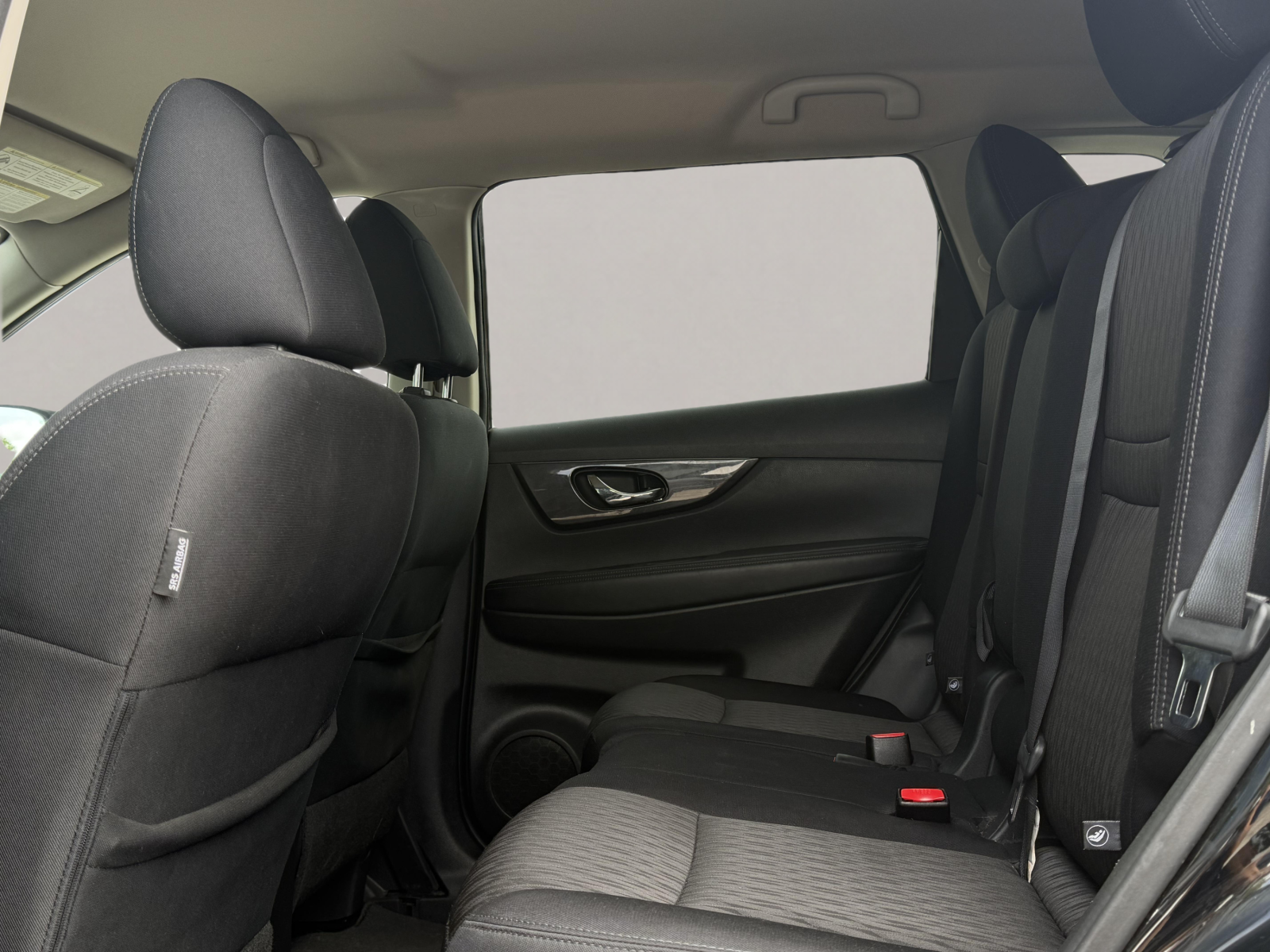 2017 Nissan Rogue  — photo 16