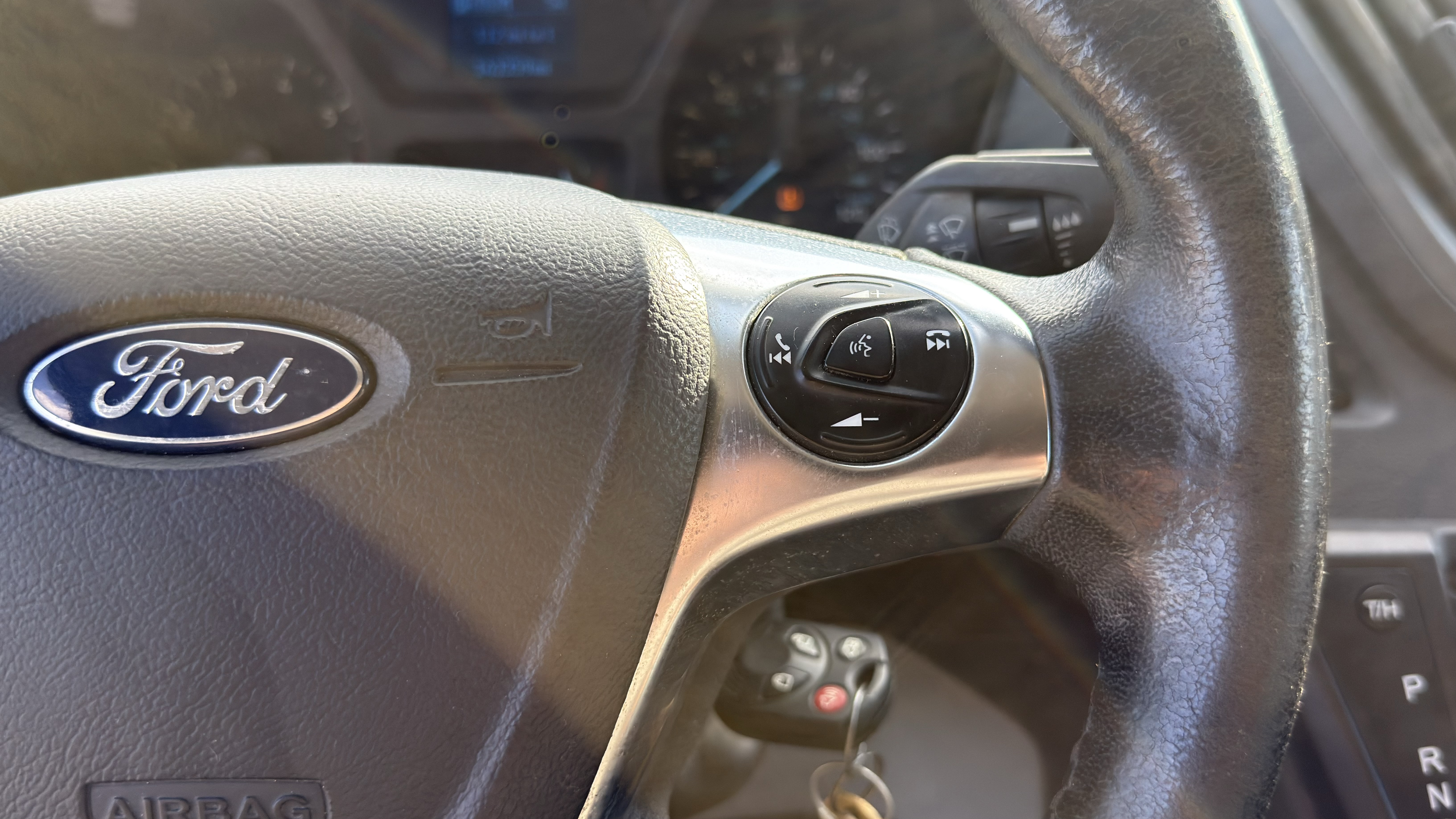2017 Ford Transit 250 Medium Roof — photo 9