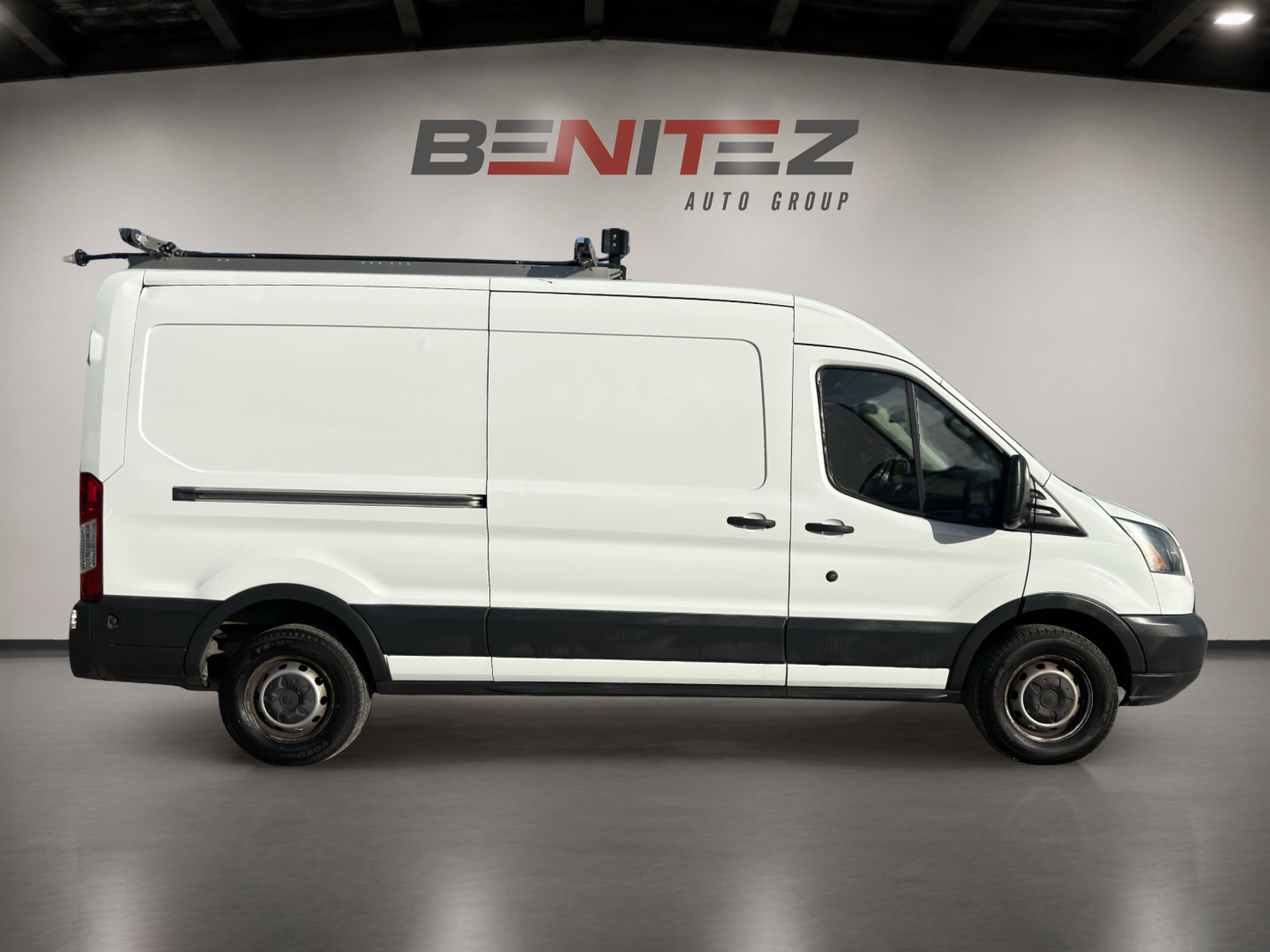2017 Ford Transit 250 Medium Roof — photo 6
