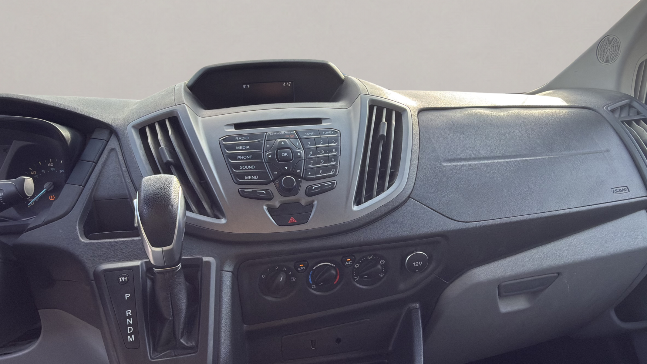 2017 Ford Transit 250 Medium Roof — photo 13