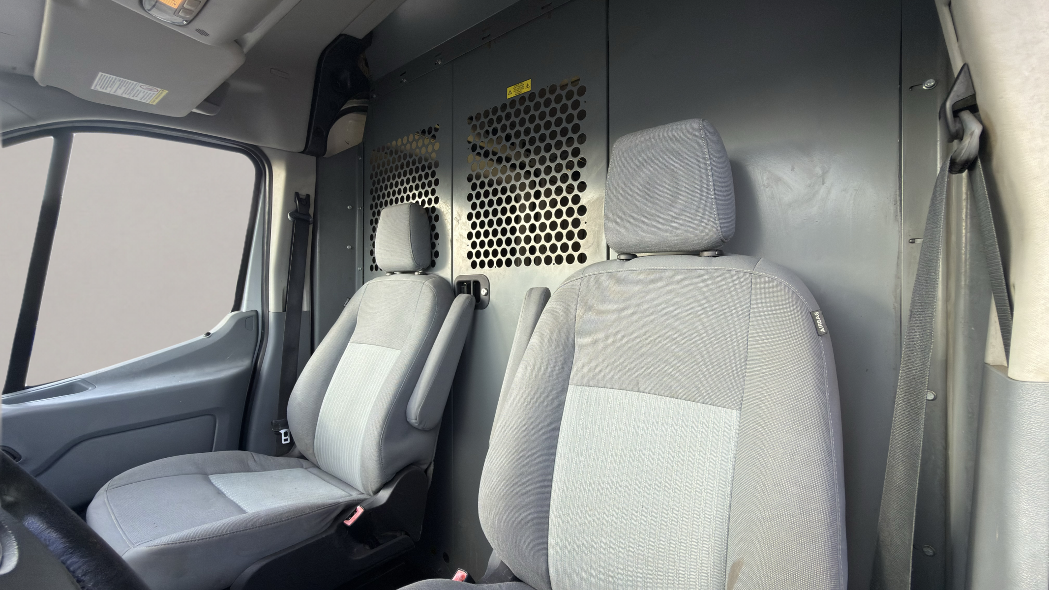 2017 Ford Transit 250 Medium Roof — photo 19