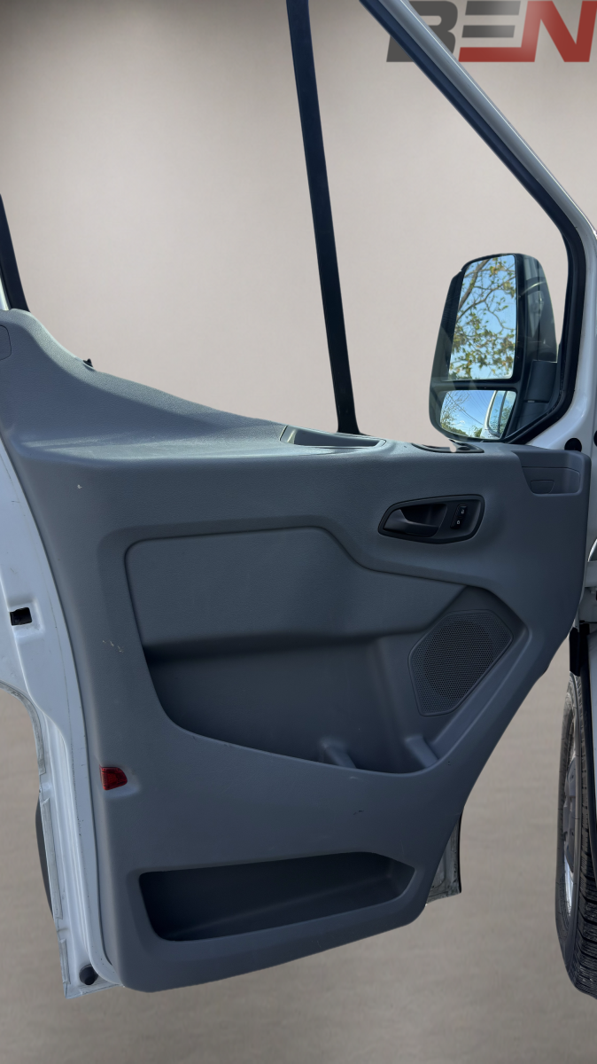 2017 Ford Transit 250 Medium Roof — photo 11