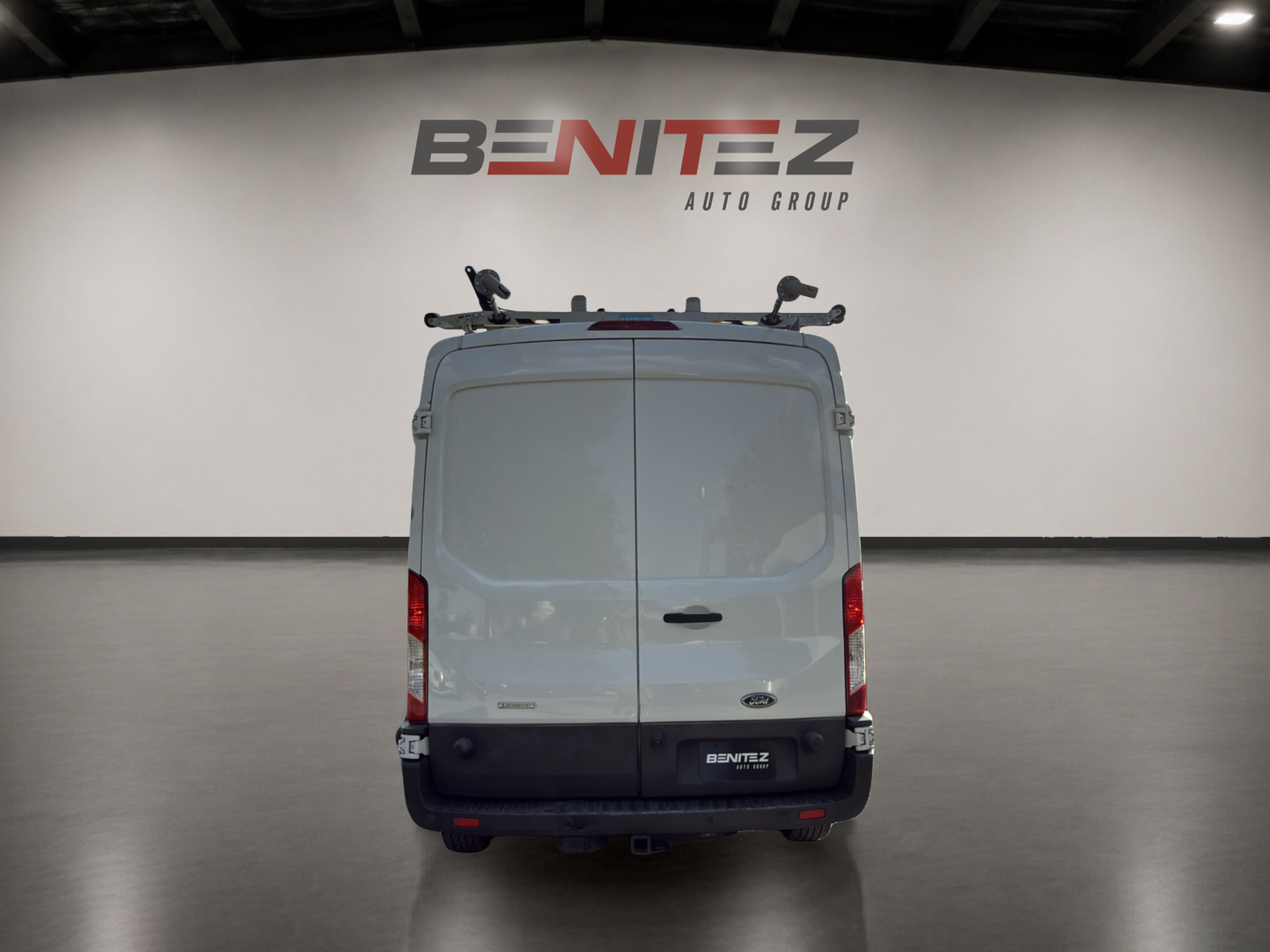 2017 Ford Transit 250 Medium Roof — photo 4