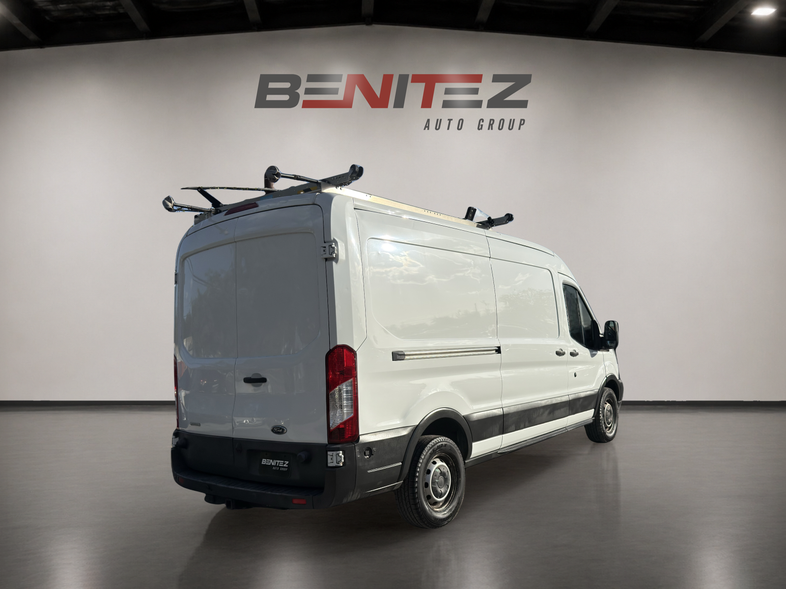 2017 Ford Transit 250 Medium Roof — photo 5